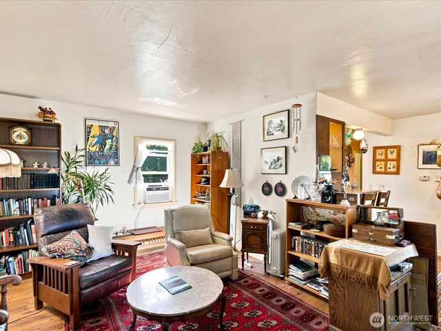 2715 50th Avenue SW, Seattle, WA 98116