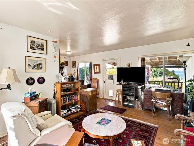 2715 50th Avenue SW, Seattle, WA 98116