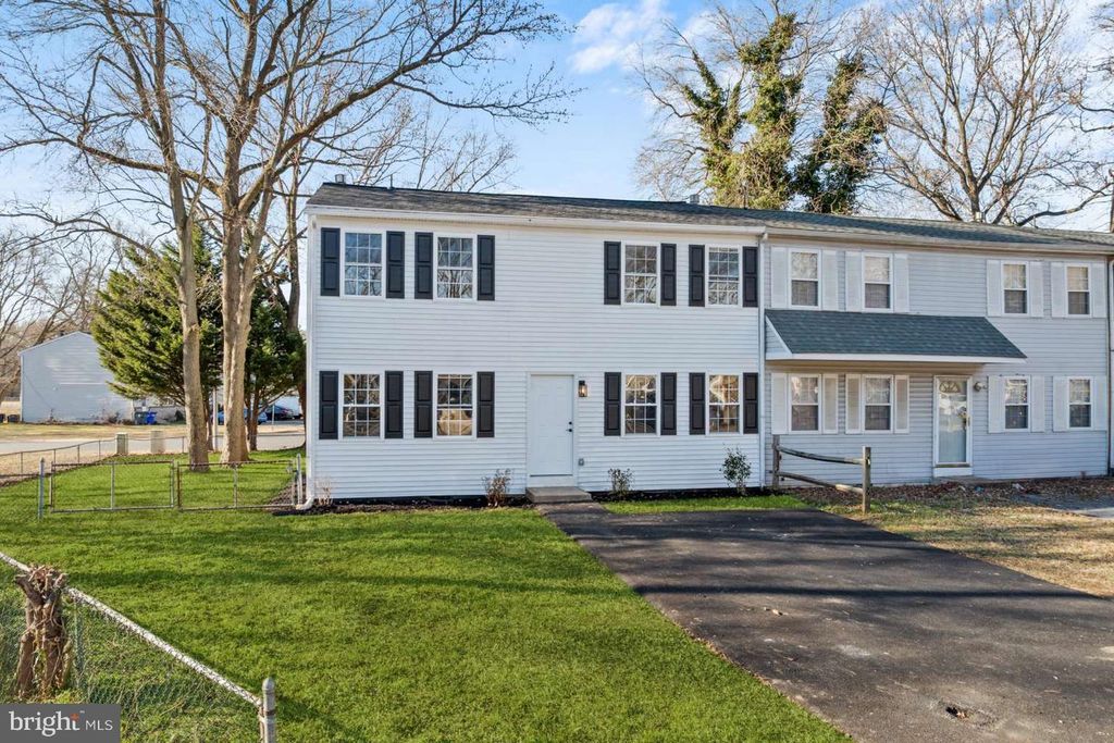12 HERON CT, Newark, DE 19702