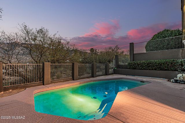 15850 N Razorback Ridge Trail, Tucson, AZ 85739