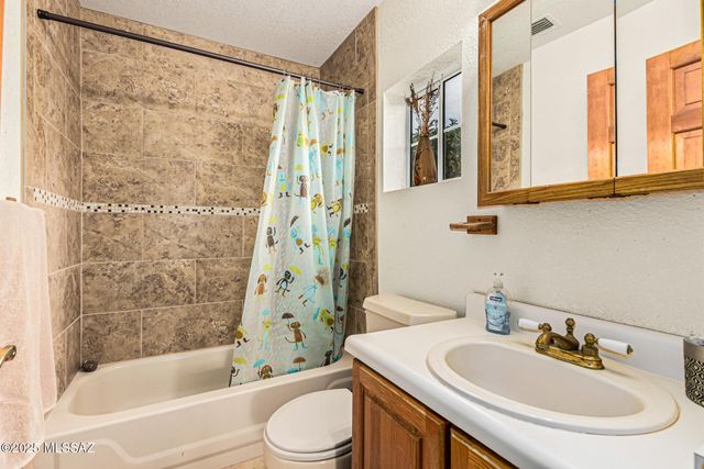 15850 N Razorback Ridge Trail, Tucson, AZ 85739