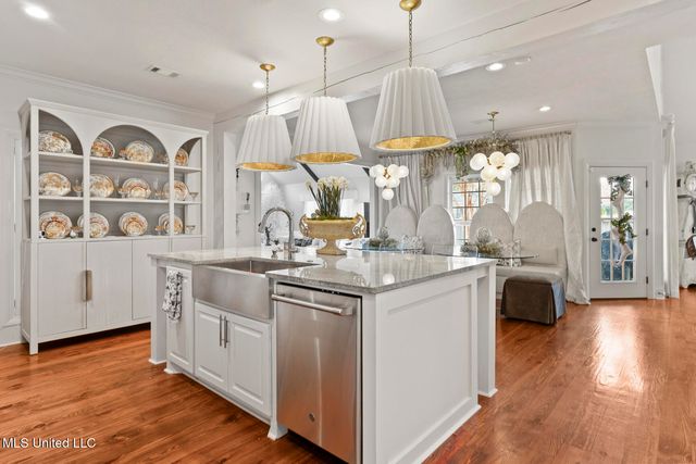 712 S Chickasaw Drive, Flowood, MS 39232