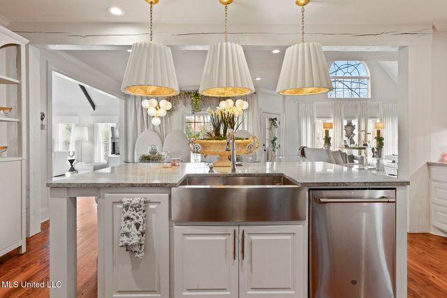 712 S Chickasaw Drive, Flowood, MS 39232