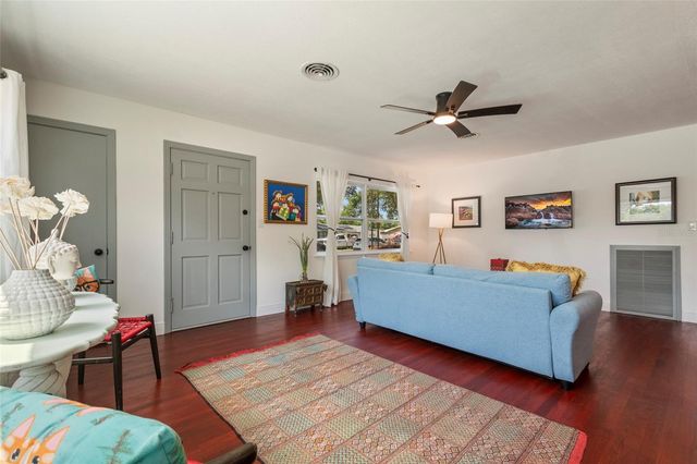 2237 WASHINGTON ROAD, Mount Dora, FL 32757
