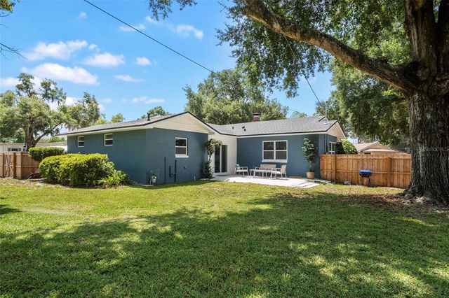 2237 WASHINGTON ROAD, Mount Dora, FL 32757