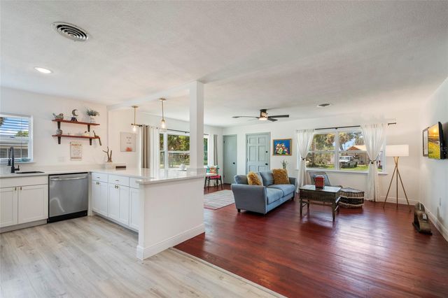 2237 WASHINGTON ROAD, Mount Dora, FL 32757