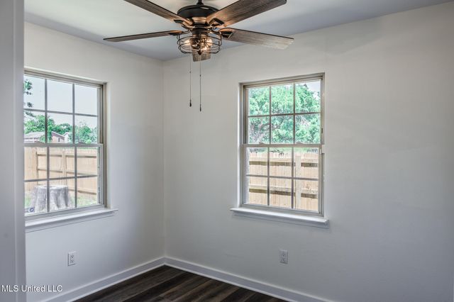 239 Seal Avenue, Pass Christian, MS 39571