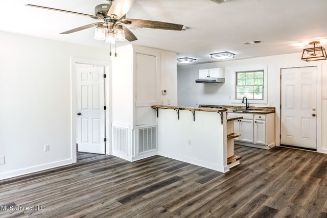 239 Seal Avenue, Pass Christian, MS 39571