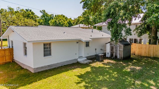 239 Seal Avenue, Pass Christian, MS 39571