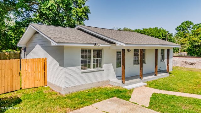 239 Seal Avenue, Pass Christian, MS 39571