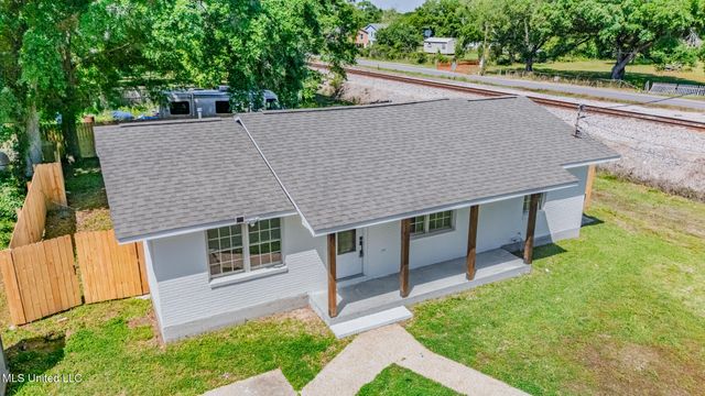 239 Seal Avenue, Pass Christian, MS 39571