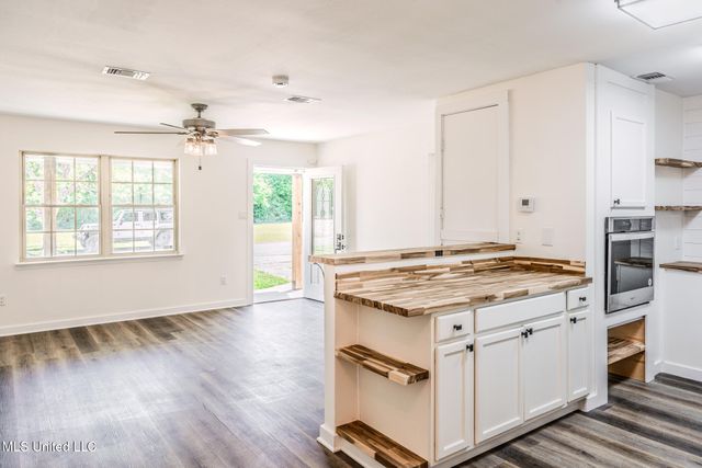 239 Seal Avenue, Pass Christian, MS 39571