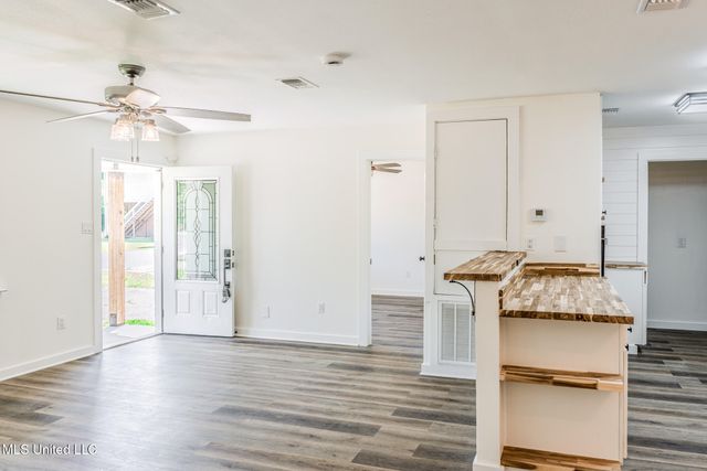 239 Seal Avenue, Pass Christian, MS 39571