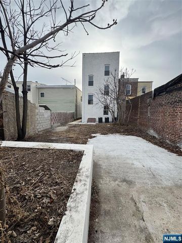 196 Malvern Street 2, Newark, NJ 07105