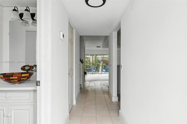 4165 SW 66th Ter 109, Davie, FL 33314