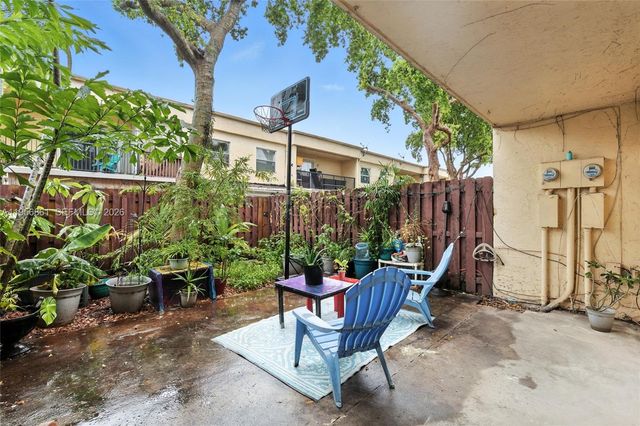 4165 SW 66th Ter 109, Davie, FL 33314