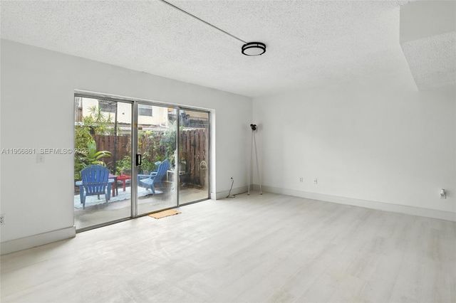 4165 SW 66th Ter 109, Davie, FL 33314