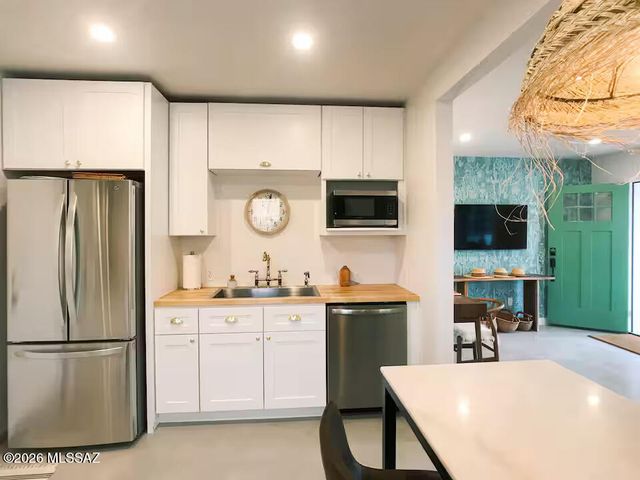 1402 E Roger Road, Tucson, AZ 85719