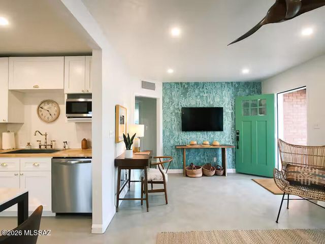 1402 E Roger Road, Tucson, AZ 85719