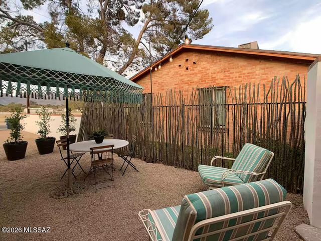 1402 E Roger Road, Tucson, AZ 85719