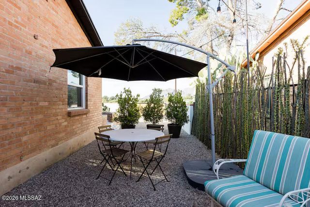 1402 E Roger Road, Tucson, AZ 85719