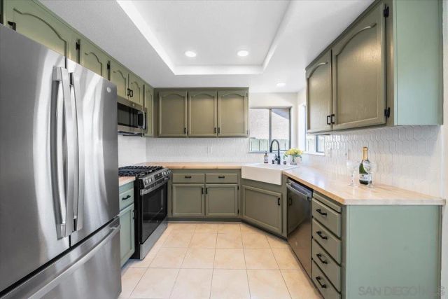 1726 Las Palmas Ln, Escondido, CA 92026