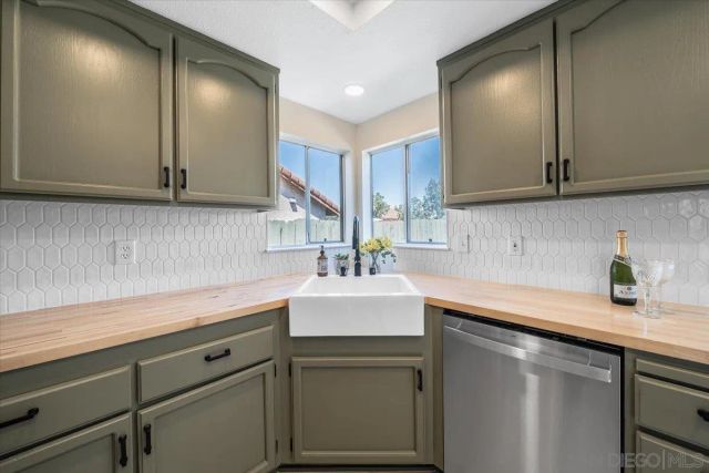 1726 Las Palmas Ln, Escondido, CA 92026