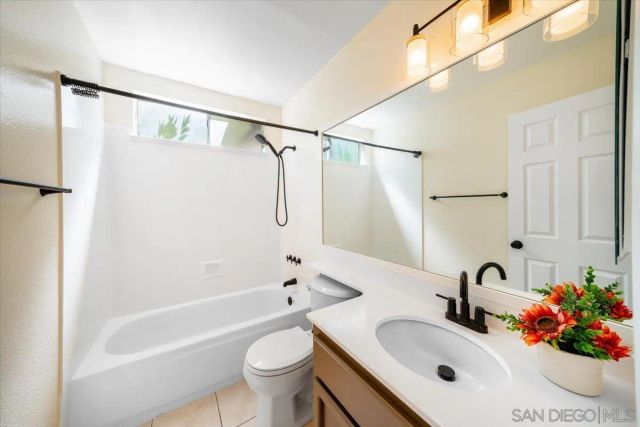 1726 Las Palmas Ln, Escondido, CA 92026