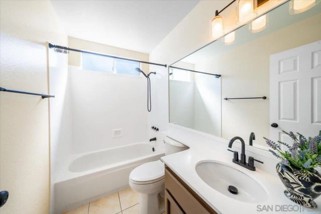 1726 Las Palmas Ln, Escondido, CA 92026