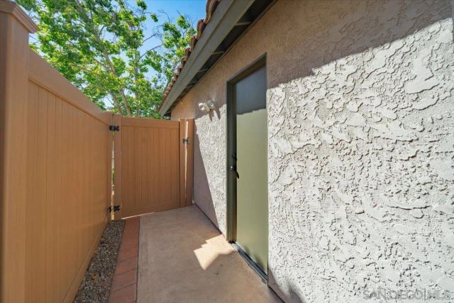 1726 Las Palmas Ln, Escondido, CA 92026