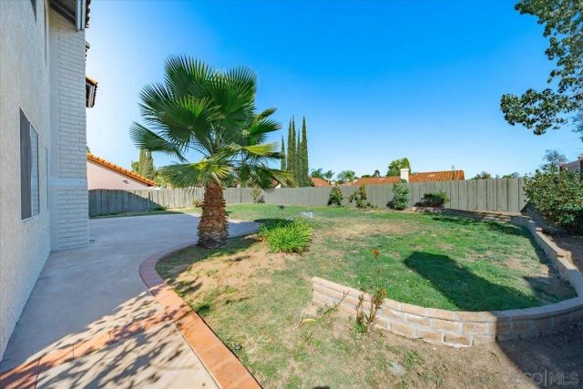1726 Las Palmas Ln, Escondido, CA 92026