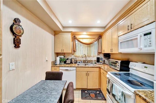 1734 N Fuller 107, Los Angeles, CA 90046