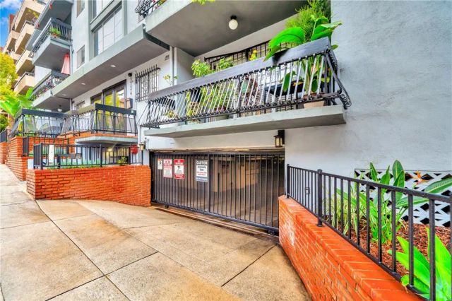 1734 N Fuller 107, Los Angeles, CA 90046