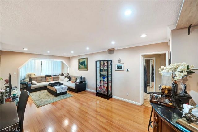 1734 N Fuller 107, Los Angeles, CA 90046