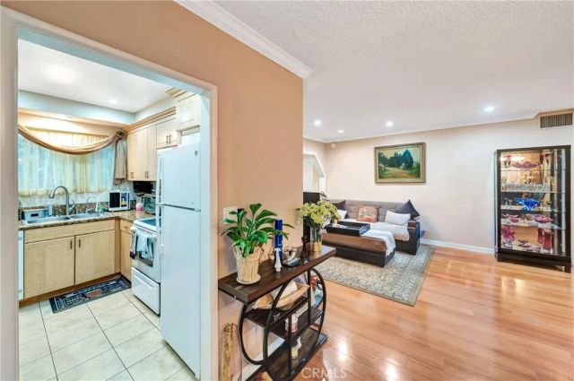 1734 N Fuller 107, Los Angeles, CA 90046