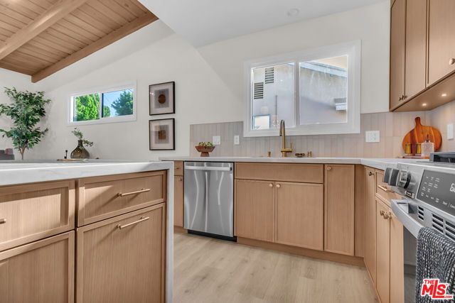 14930 Leadwell Street, Los Angeles, CA 91405