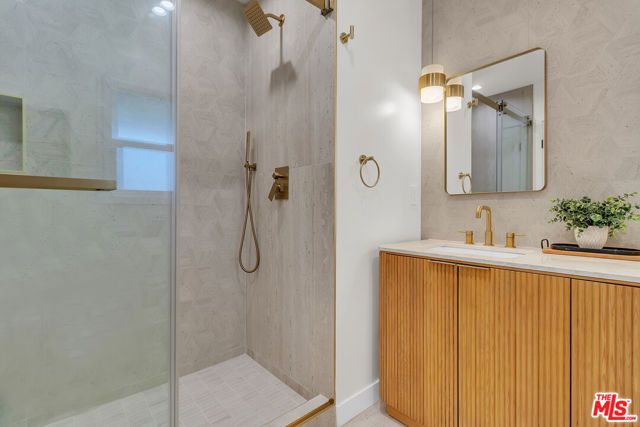 14930 Leadwell Street, Los Angeles, CA 91405