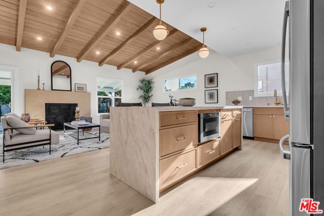 14930 Leadwell Street, Los Angeles, CA 91405