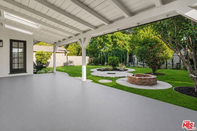 14930 Leadwell Street, Los Angeles, CA 91405