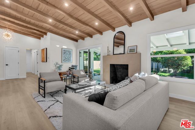 14930 Leadwell Street, Los Angeles, CA 91405
