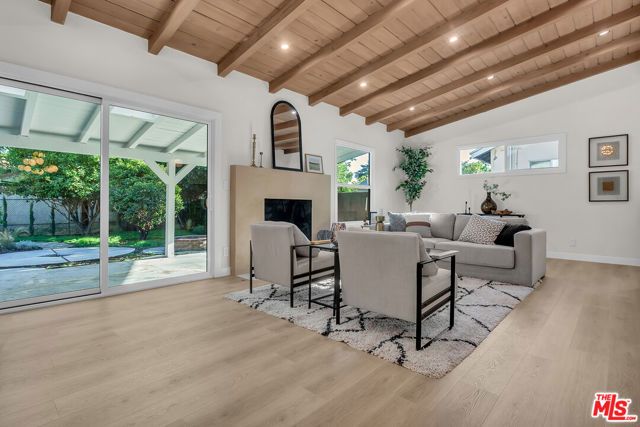 14930 Leadwell Street, Los Angeles, CA 91405