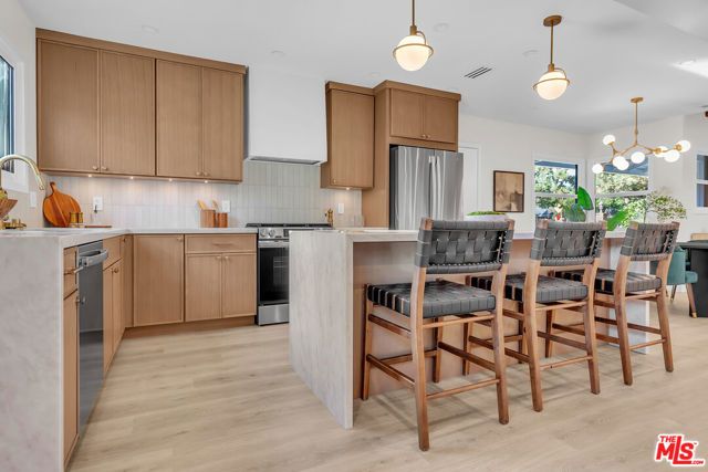 14930 Leadwell Street, Los Angeles, CA 91405