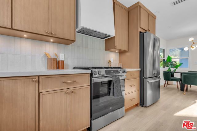 14930 Leadwell Street, Los Angeles, CA 91405
