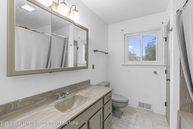 6044 Bishop Road, Lansing, MI 48911