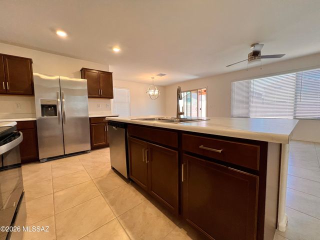 11977 E Chamrod Drive, Vail, AZ 85641