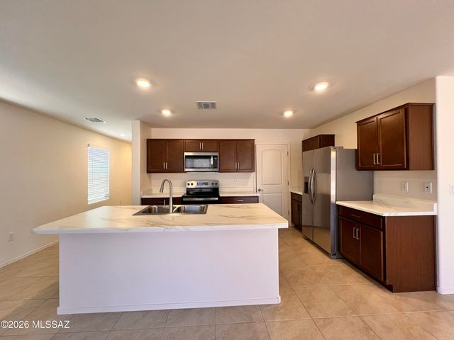 11977 E Chamrod Drive, Vail, AZ 85641