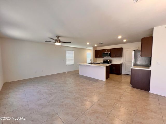11977 E Chamrod Drive, Vail, AZ 85641