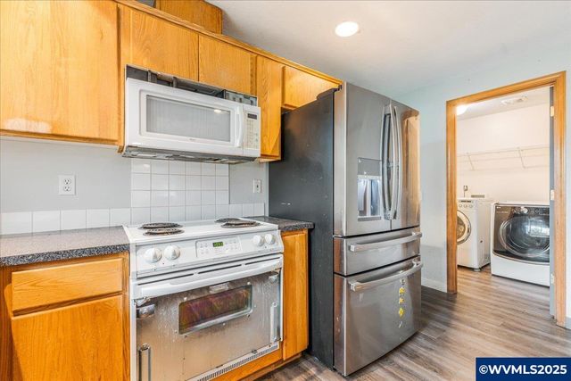 2367 Dorsey Dr, Hubbard, OR 97032