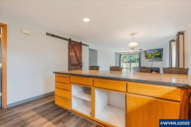 2367 Dorsey Dr, Hubbard, OR 97032