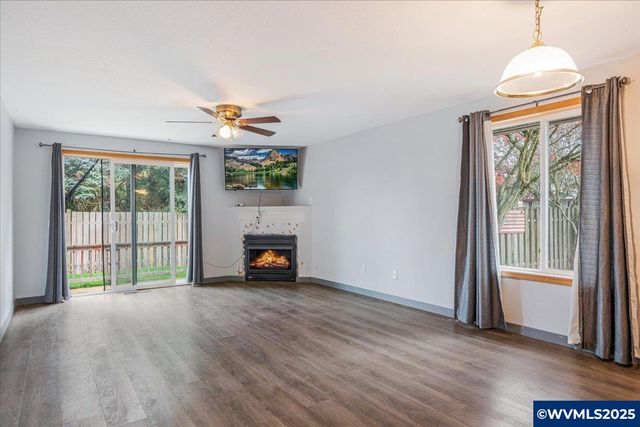 2367 Dorsey Dr, Hubbard, OR 97032